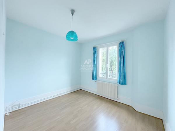 CHAVILLE - Parc Fourchon - Agréable maison de 7 pièces, 4 chambres, et jardin verdoyant €819 000 ** - Référence 647-C