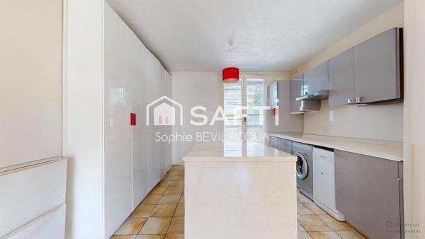 T3 TRAVERSANT ULTRA LUMINEUX AU CALME PROCHE METRO