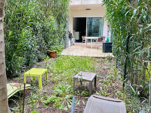 Appartement T1 à vendre à La Ciotat avec terrasse et piscine