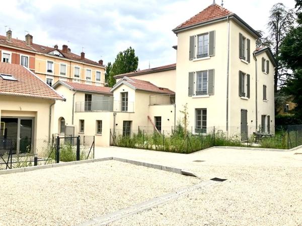 T3 duplex en plateau brut à aménager – 53,01 m² – rez-de-jardin avec extérieur – Villa Astra, Tassin-la-Demi-Lune