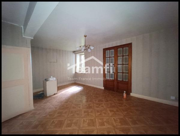 Maison mitoyenne 2 côtés à vendre, 8 pièces - Thiers 63300