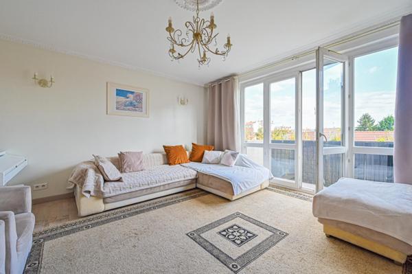 A  2 minutes du Centre Ville d' Alfortville, et à 8 minutes de la Gare RER D Maisons Alfort / Alfortville