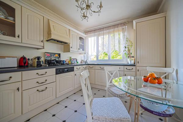 A  2 minutes du Centre Ville d' Alfortville, et à 8 minutes de la Gare RER D Maisons Alfort / Alfortville