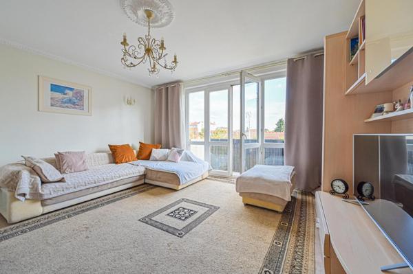 A  2 minutes du Centre Ville d' Alfortville, et à 8 minutes de la Gare RER D Maisons Alfort / Alfortville