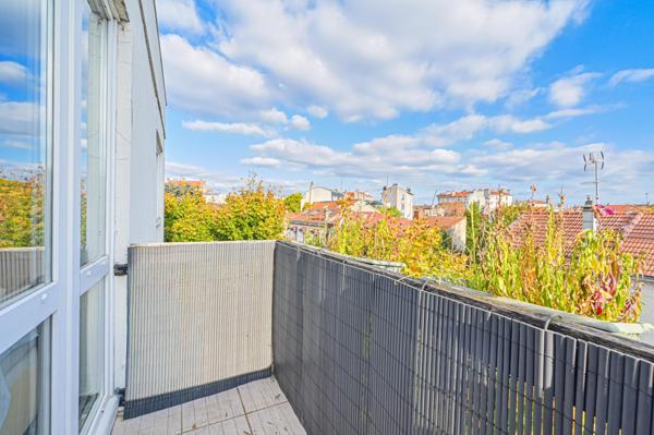 A  2 minutes du Centre Ville d' Alfortville, et à 8 minutes de la Gare RER D Maisons Alfort / Alfortville