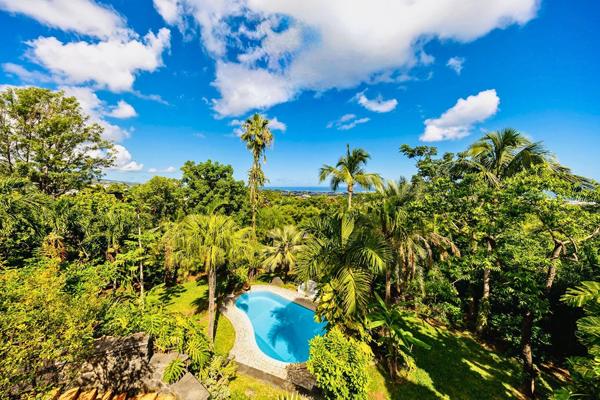 Eden – maison d’architecte de 245 m² à vendre à La Possession / Sainte‑Thérèse – jardin tropical 1 900 m², piscine & dépendance