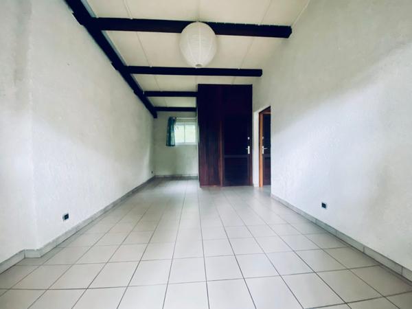 Eden – maison d’architecte de 245 m² à vendre à La Possession / Sainte‑Thérèse – jardin tropical 1 900 m², piscine & dépendance