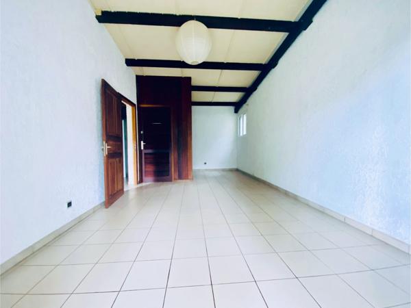 Eden – maison d’architecte de 245 m² à vendre à La Possession / Sainte‑Thérèse – jardin tropical 1 900 m², piscine & dépendance