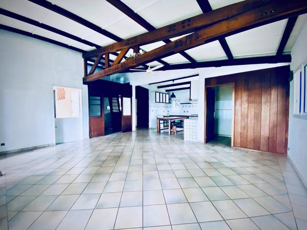 Eden – maison d’architecte de 245 m² à vendre à La Possession / Sainte‑Thérèse – jardin tropical 1 900 m², piscine & dépendance