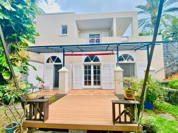 Eden – maison d’architecte de 245 m² à vendre à La Possession / Sainte‑Thérèse – jardin tropical 1 900 m², piscine & dépendance