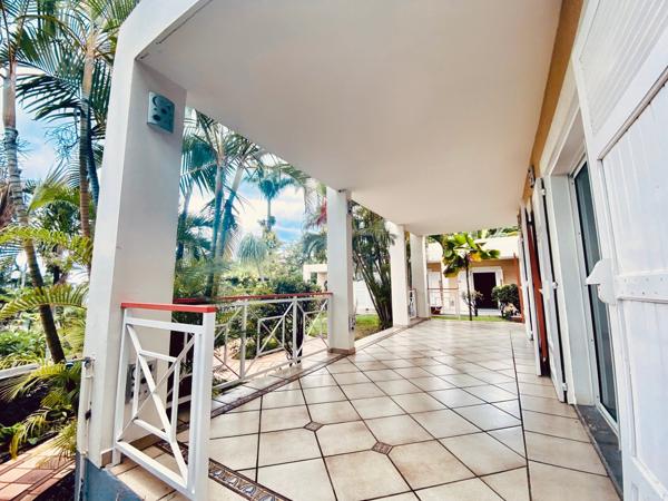 Eden – maison d’architecte de 245 m² à vendre à La Possession / Sainte‑Thérèse – jardin tropical 1 900 m², piscine & dépendance