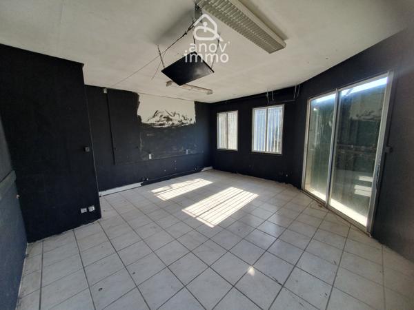 Autre
                                                                                                                                                                                                                                                                                                                        2 pièce(s)                                                                                                                                                                                                                                                                                                                              200  m²