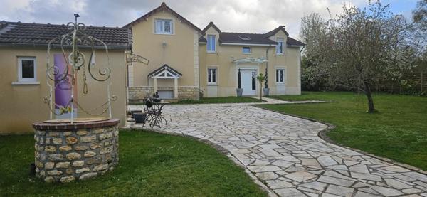 Maison lumineuse au calme avec dépendances et jardin