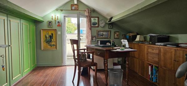 Maison lumineuse au calme avec dépendances et jardin