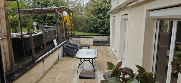 Maison lumineuse au calme avec dépendances et jardin