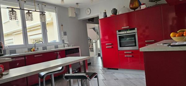 Maison lumineuse au calme avec dépendances et jardin