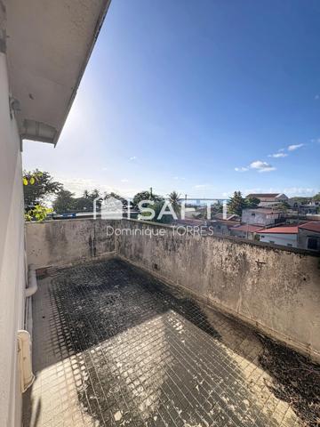 SAINT-PIERRE : Immeuble de 288m² Vue mer et montagne
