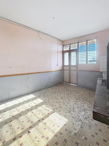 SAINT-PIERRE : Immeuble de 288m² Vue mer et montagne