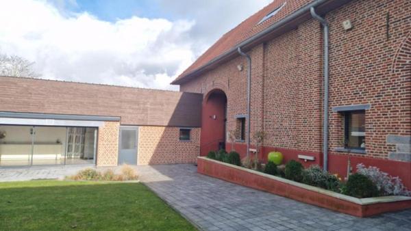 CORPS DE FERME, SITUEE SUR HOUPLINES-LYS