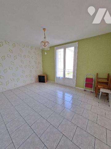 5 MIN GARE - QUARTIER DEMORIEUX
Appartement au 3eme étage avec ascenseur comprenant entrée, cu...