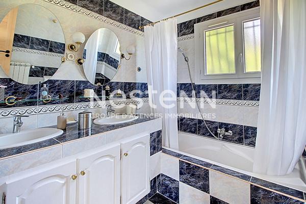 BASTIDE FAMILIALE A VENDRE - LES ARCS 188m² + CARPORT + PISCINE 12x6m