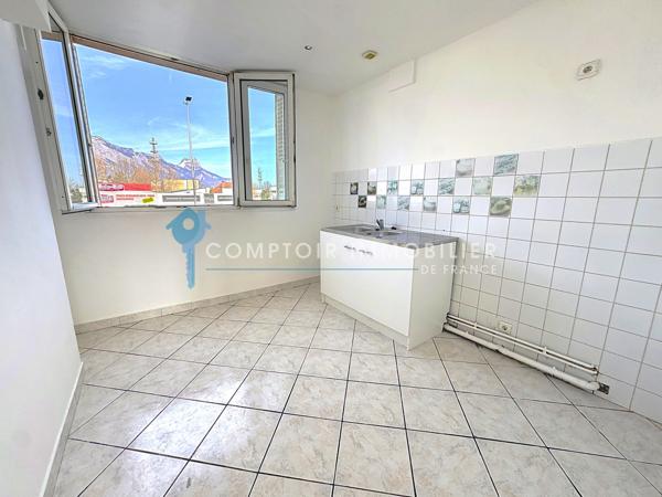 Appartement
                                                                                                                                                                                                                                                                                                                        4 pièce(s)                                                                                                                                                                                                          3 chambre(s)                                                                                                                                                                                                          70  m²