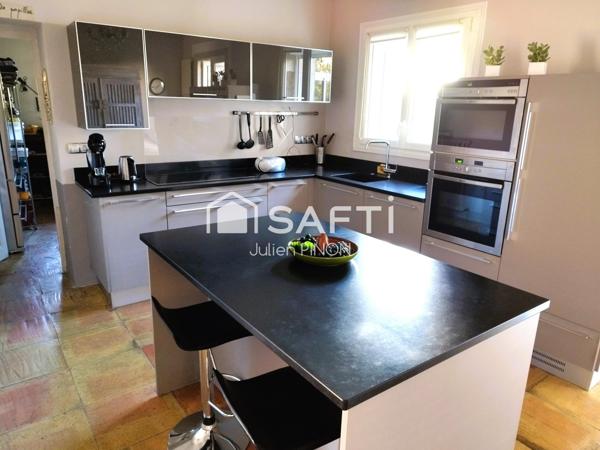 Exceptionnelle bastide du 18ème siècle en Provence