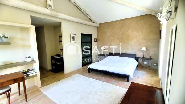 Exceptionnelle bastide du 18ème siècle en Provence