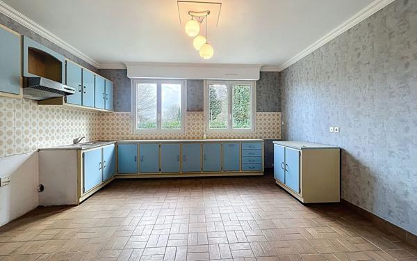 Maison à vendre    6 pièces •  Landivisiau