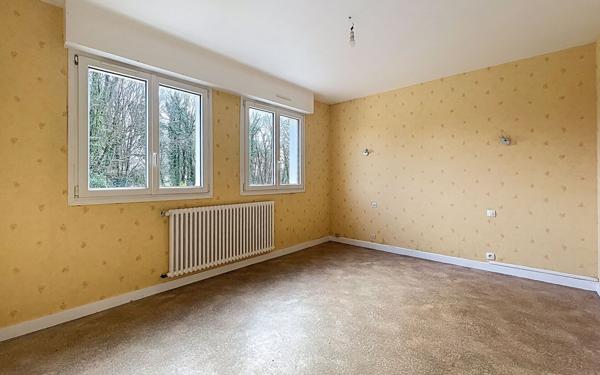 Maison à vendre    6 pièces •  Landivisiau