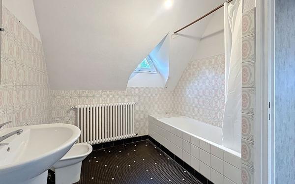 Maison à vendre    6 pièces •  Landivisiau