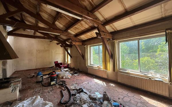 Maison à vendre    6 pièces •  Lablachère