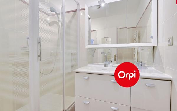 Appartement à vendre    5 pièces • 100,59 m2 Saint-Priest