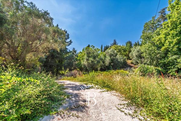 Grasse, Terrain  2 300 m² à vendre