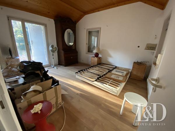 Maison lumineuse avec grand terrain arboré