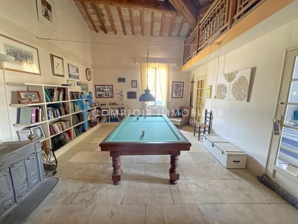 Maison de village
                                                                                                                                                                                                                                                                                                                        7 pièce(s)                                                                                                                                                                                                          4 chambre(s)                                                                                                                                                                                                          225  m²