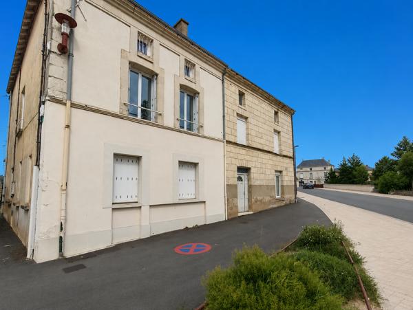 Immeuble
         13 pièces
        - 215 m²