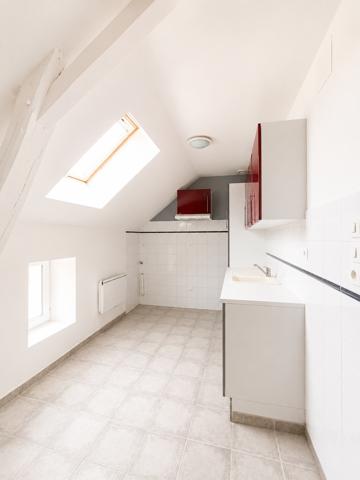 Immeuble
         13 pièces
        - 215 m²
