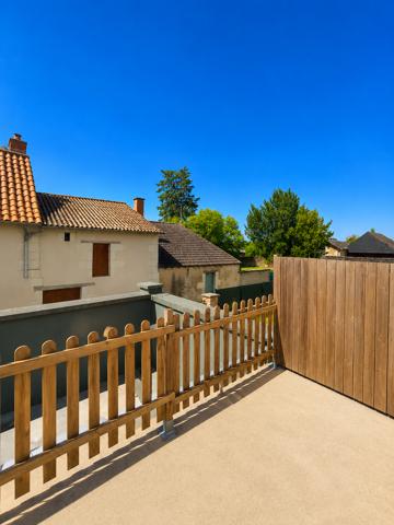 Immeuble
         13 pièces
        - 215 m²