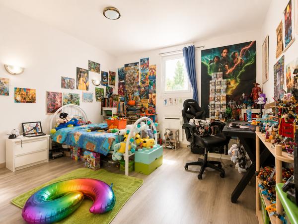 Immeuble
         13 pièces
        - 215 m²