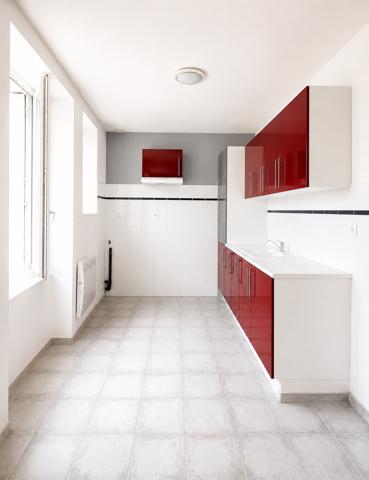 Immeuble
         13 pièces
        - 215 m²