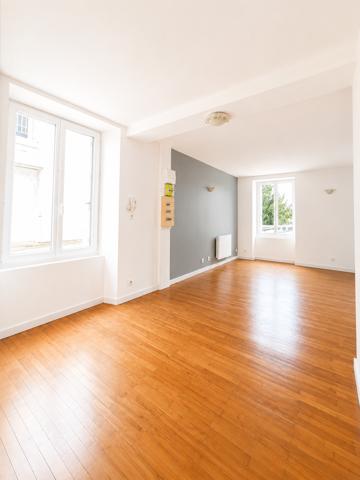 Immeuble
         13 pièces
        - 215 m²