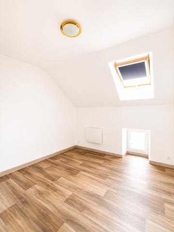 Immeuble
         13 pièces
        - 215 m²