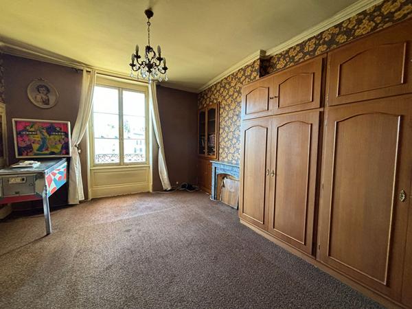 Centre ville de LA FLECHE, Magnifique Maison de Maître située au Coeur de la Ville à remettre au goût du jour.