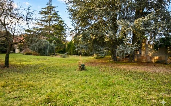 Terrain à vendre    Pierre-Bénite