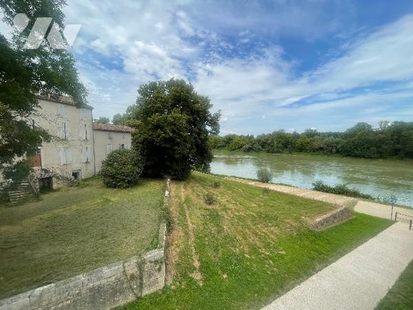 GRANDE PROPRIETE avec un pigeonnier sur un terrain de 12 000m².