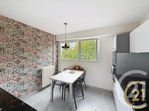 Appartement F4 à vendre  4 pièces - 77,28 m 2   MONTBELIARD  - 25
