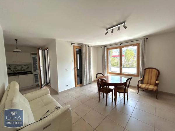 Appartement à louer 4 pièces 79.01m² Voiron (38500)