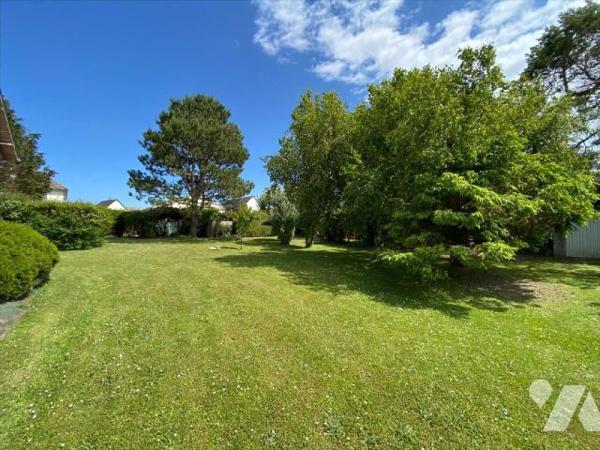 Venez découvrir cette vaste maison à BLAINVILLE SUR MER de 178.5 2 habitables offrant une vue s...