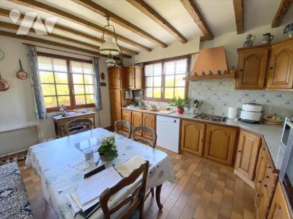 Venez découvrir cette vaste maison à BLAINVILLE SUR MER de 178.5 2 habitables offrant une vue s...